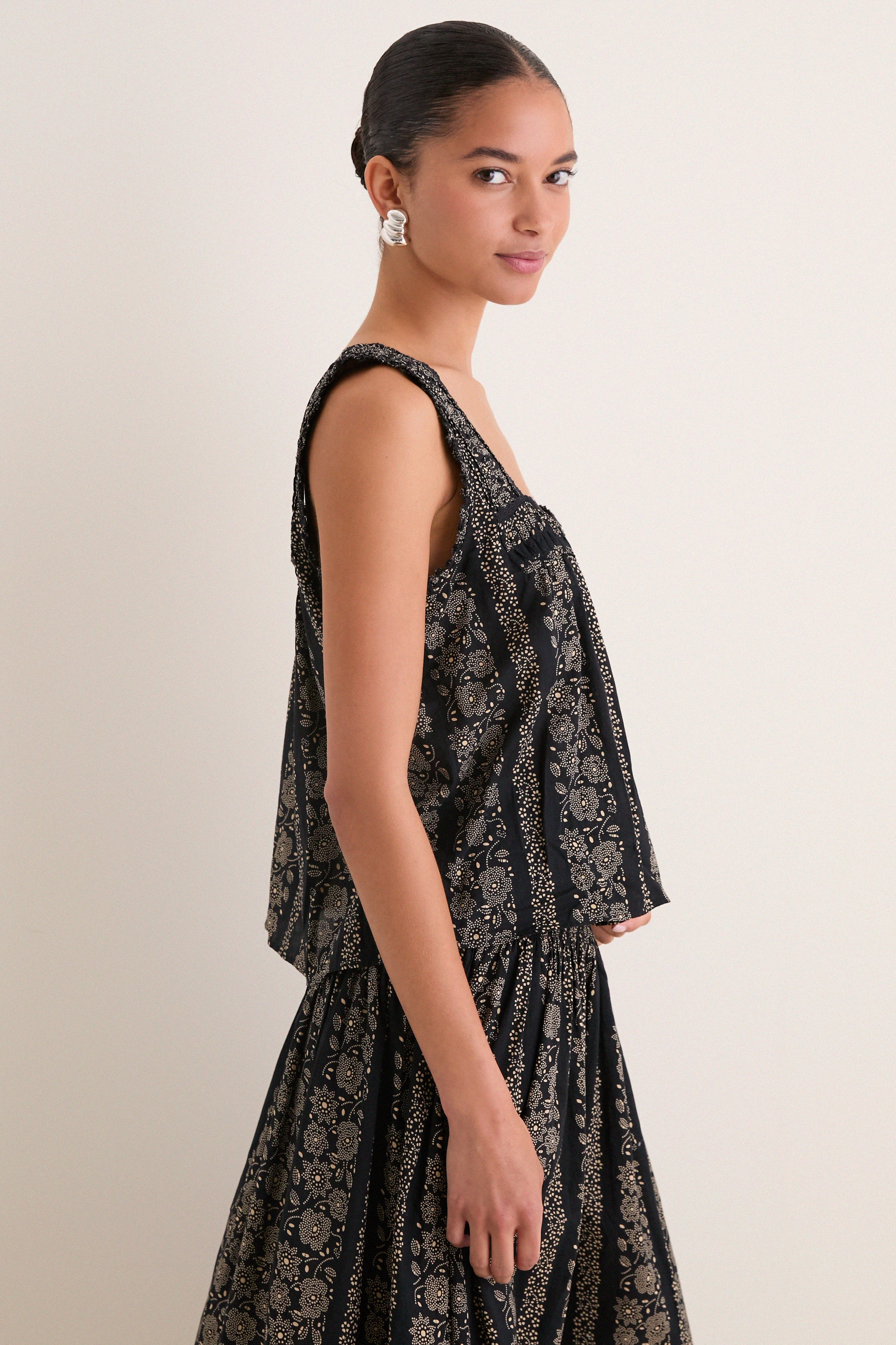 Black and Cream Token Floral Victorian Pleat Tank