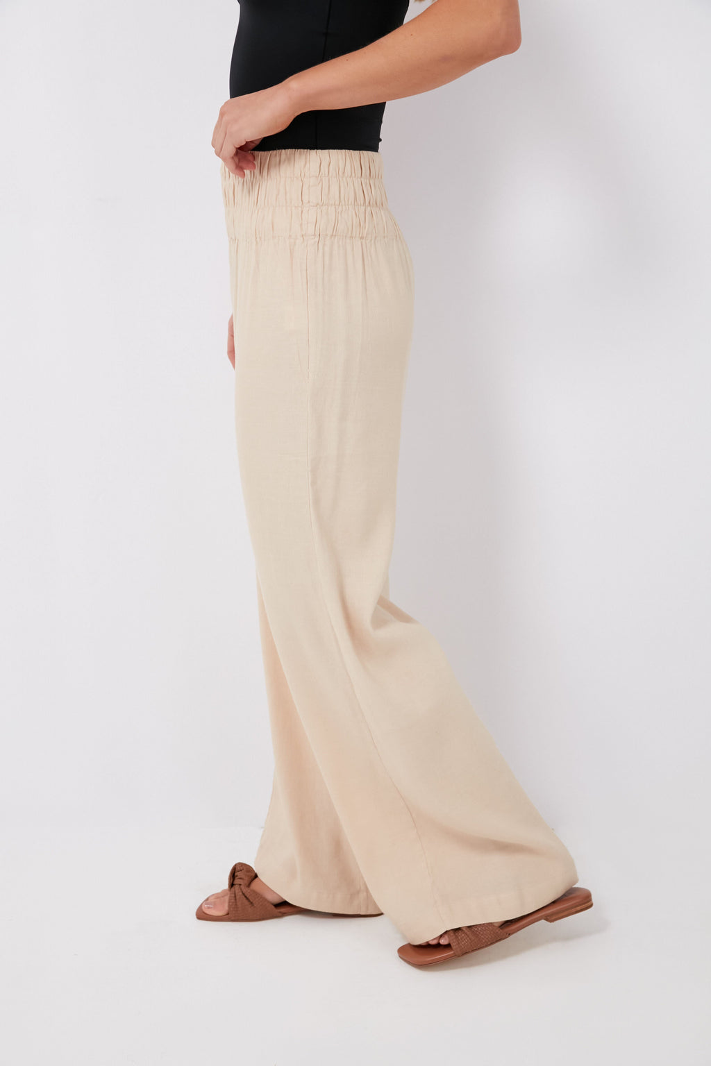 Sand Air Linen Smocked Pants